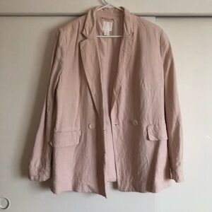 H&M light pink blazer ! In good condition ~ only wore couple times.